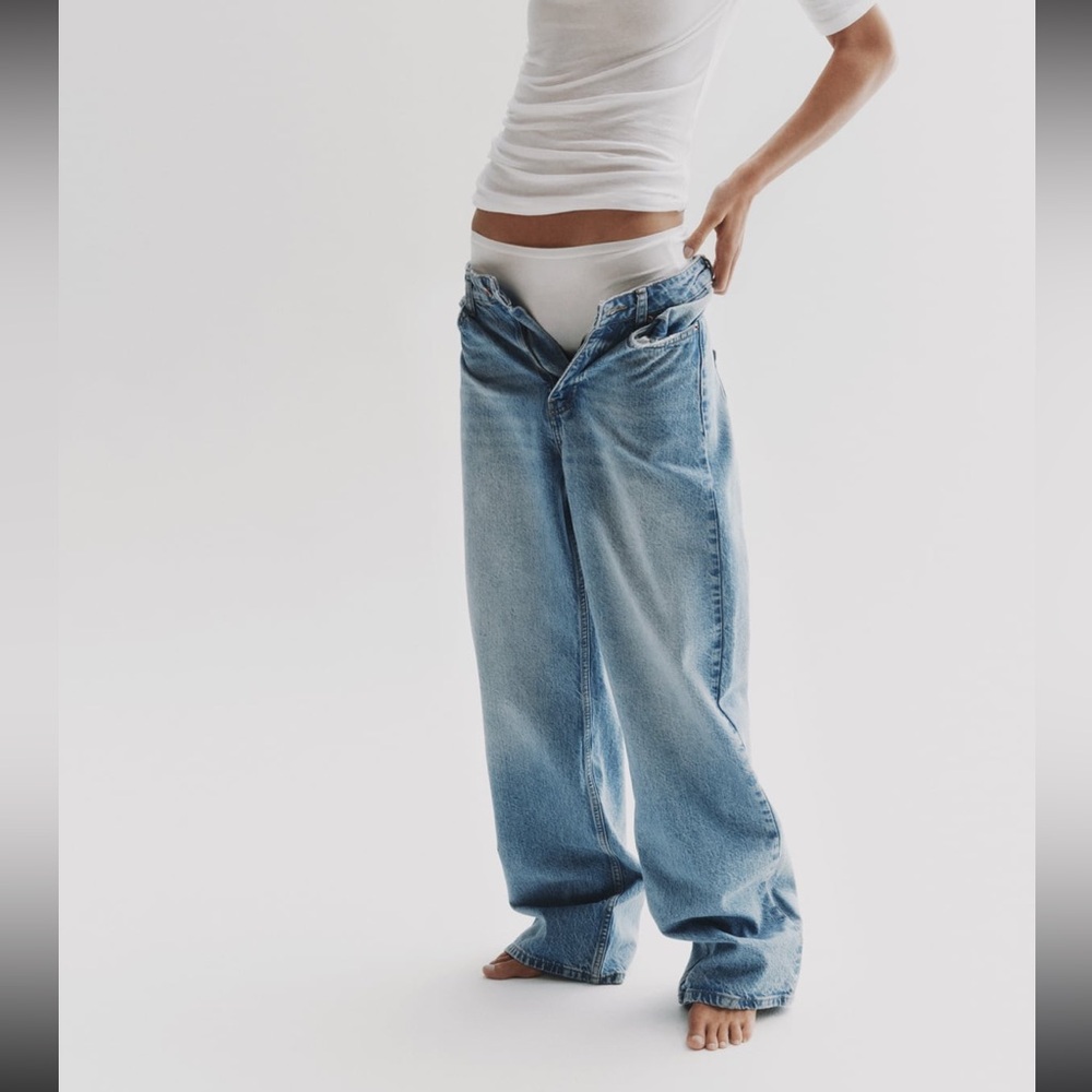 NWT high-waisted full length Z1975 straight leg Zara jeans. Size 28 (us 6)